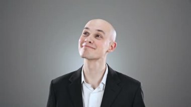 Adam gösteren yüz ifadeleri 
