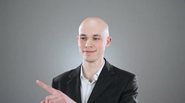 Adam gösteren yüz ifadeleri 