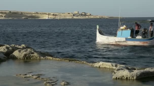 Marsaxlokk древних соляных работ на Мальте — стоковое видео