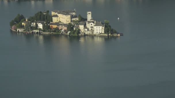 Orta jeziora i san giulio wyspa Włochy — Wideo stockowe