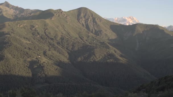 Pannen buiten natuur berglandschap — Stockvideo