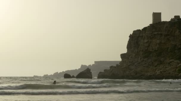 Ghajn tuffieha bay i Malta — Stockvideo