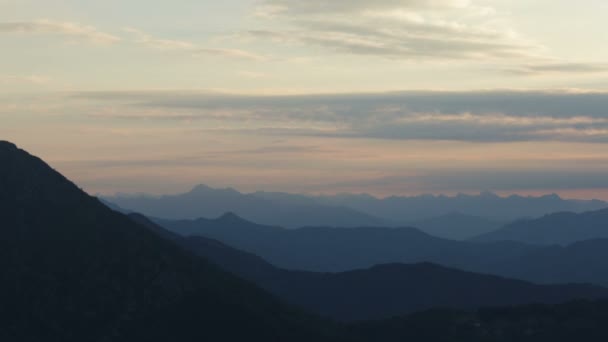 Wschód słońca na szczycie góry Alpy w nord, Włochy — Wideo stockowe