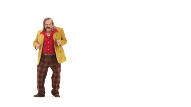 Middle-age man dressing in 70s clothes making movements — Stock Video