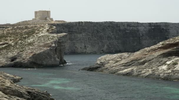 Comino Malta Blue Lagoon, kulede St Mary's — Stok video