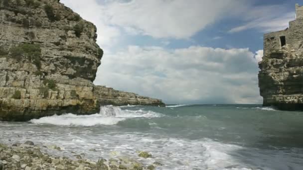 Polignano uma praia de égua câmera lenta — Vídeo de Stock