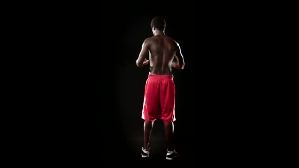 Sportos férfi csinál, nyújtás — Stock videók
