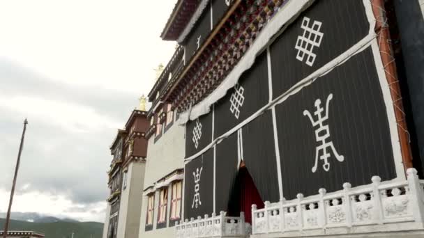 Ancien boeddhistische tempel in boeddhistische klooster — Stockvideo