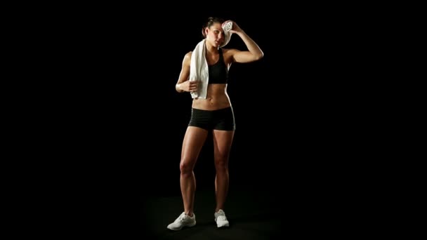 Athletic woman with muscular body — Stock Video