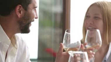 güzel çift şarap ile tost ekmegi