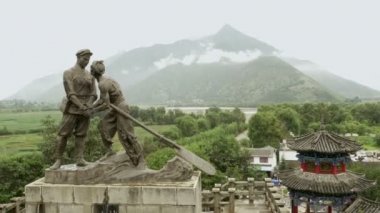 Jinsha Nehri üzerinde bronz staute