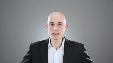 Adam gösteren yüz ifadeleri 