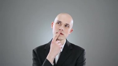 Adam gösteren yüz ifadeleri 