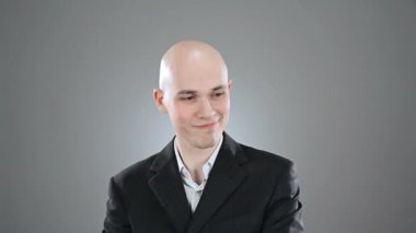 Adam gösteren yüz ifadeleri 