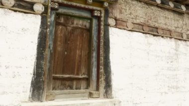 Eski Budist Budist manastırda ahşap kapı