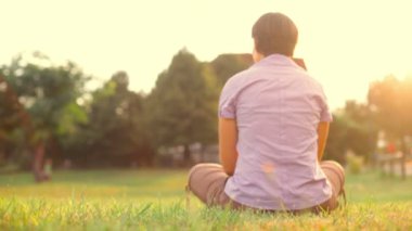 mutlu çocuk anne ile oynamak  