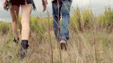 Çift el tutmak doğada yürür