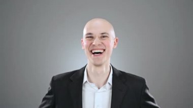 Adam gösteren yüz ifadeleri 