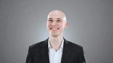 Adam gösteren yüz ifadeleri 