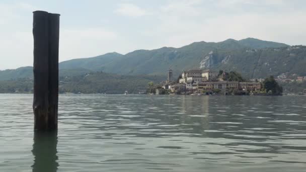 Orta sjön och san giulio ön i Italien — Stockvideo