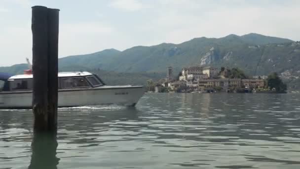 Lago Orta e ilha de San Giulio em itália — Vídeo de Stock