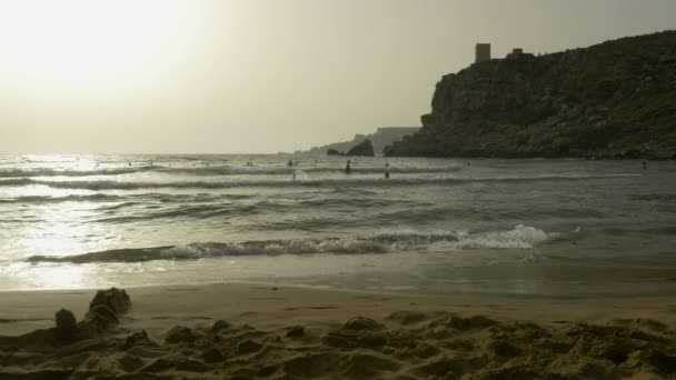 Ghajn tuffieha bay i Malta — Stockvideo