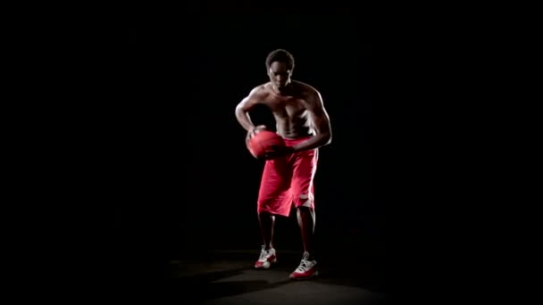 Athletic man with basketball ball — Stock Video