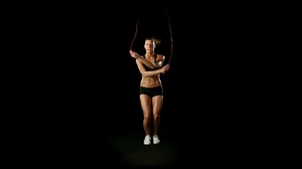 Mujer atlética haciendo ejercicios — Vídeos de Stock