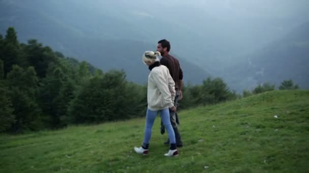 Young beautiful romantic couple — Stock Video