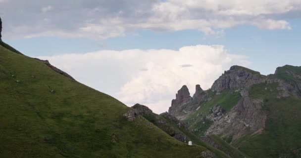 Altas montañas Val di Fassa en Trentino alto Adigio — Vídeos de Stock