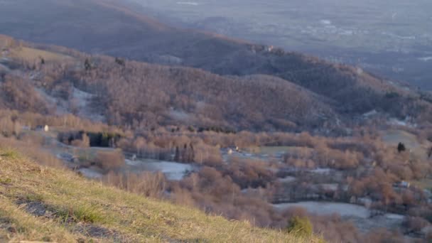 Weergave van de heuvels in Noord Italië Piemonte op Andrate — Stockvideo