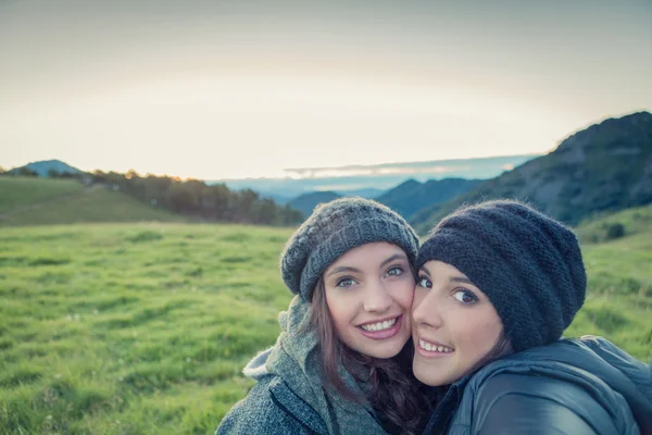 Young women looking at camera hug themselves in nature outdoor — Stock Photo, Image