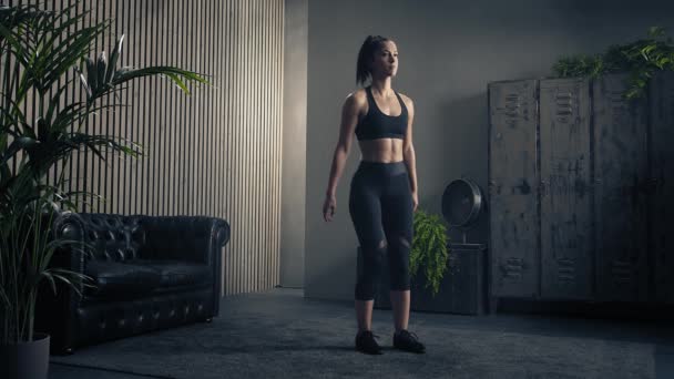 Sporty and beautiful woman doing forward lunge at home in sportswear. Slow motion. — Stock Footage Sporty and beautiful woman doing forward lunge at home in sportswear. Slow motion. Royalty Free Stock Video