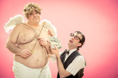 Umutsuz inek adam gözlük anlaşma aşk yay ve ok cupid Sevgililer günü için para ile