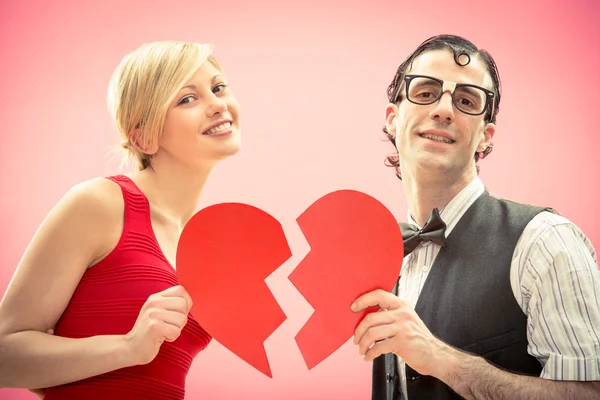 Blbeček muž přítel a přítelkyně láska portrét se srdcem pro Valentýna — Stock fotografie