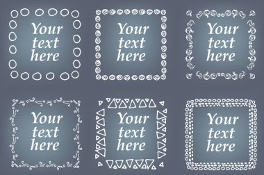 Elle çizilmiş çerçeveler vektör kümesi. Çiçek ve geometrik öğelerle sayfa süsleri