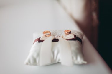 Onlara yakın şık dekorasyonu ile lüks alyans