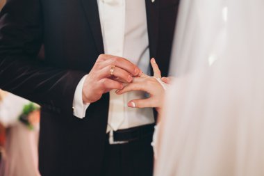 Yeni evliler elbise alyans Kilisesi