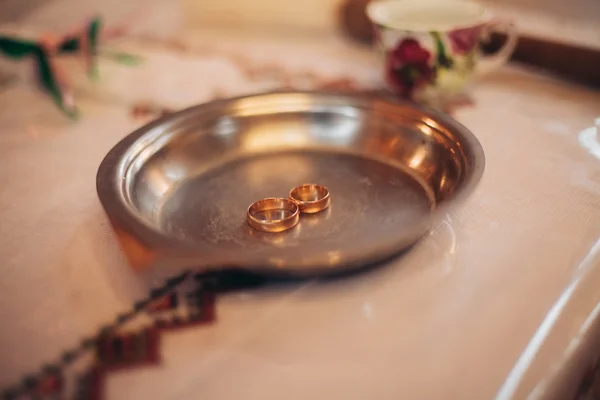 Luxurious rings in the church. Wedding ceremony — Stock Photo, Image