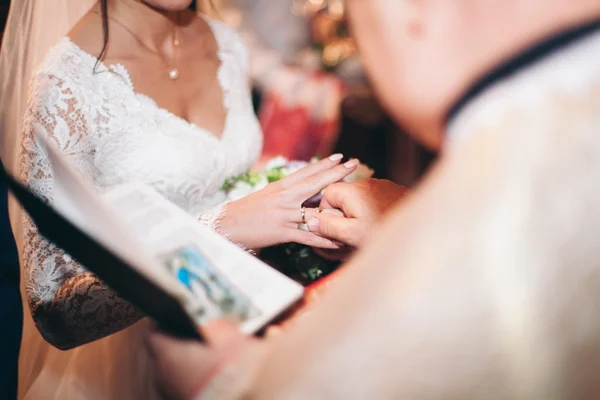 Newlyweds dress wedding ring in the church — Stock Photo, Image