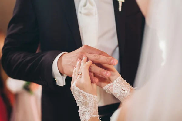 Newlyweds dress wedding ring in the church — Stock Photo, Image