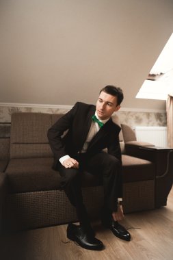 Muhteşem adam, damat düğün töreni lüks hazırlar