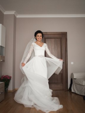 Güzel moda peçe düğün sabah gelinle portresi. Gelinlik