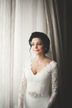 Güzel moda peçe düğün sabah gelinle portresi. Gelinlik