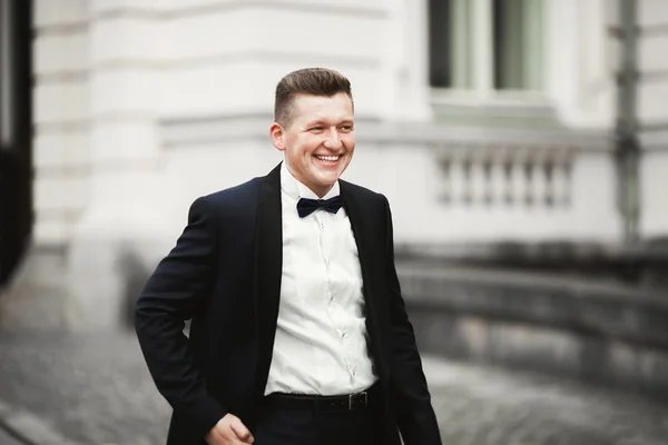 Sexy man, groom posing in old city — Stock Photo, Image