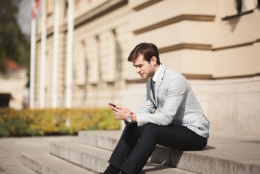 Açık havada Evet şık genç işadamı