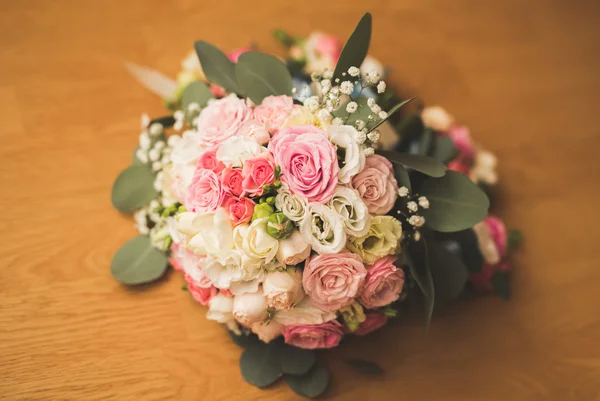 Casamento buquê nupcial perfeito de flores diferentes — Fotografia de Stock