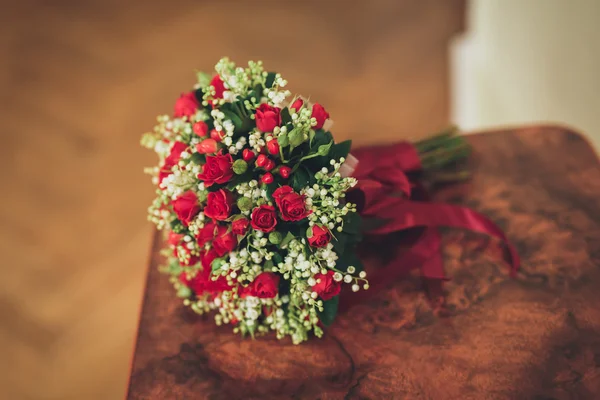 Csodálatos luxus esküvői csokor különböző virágok — Stock Fotó