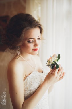 Güzel gelin moda peçe ve elbise düğün sabah portresi