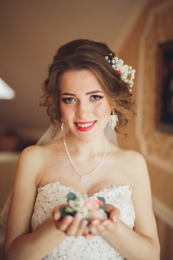 Güzel gelin moda peçe ve elbise düğün sabah portresi